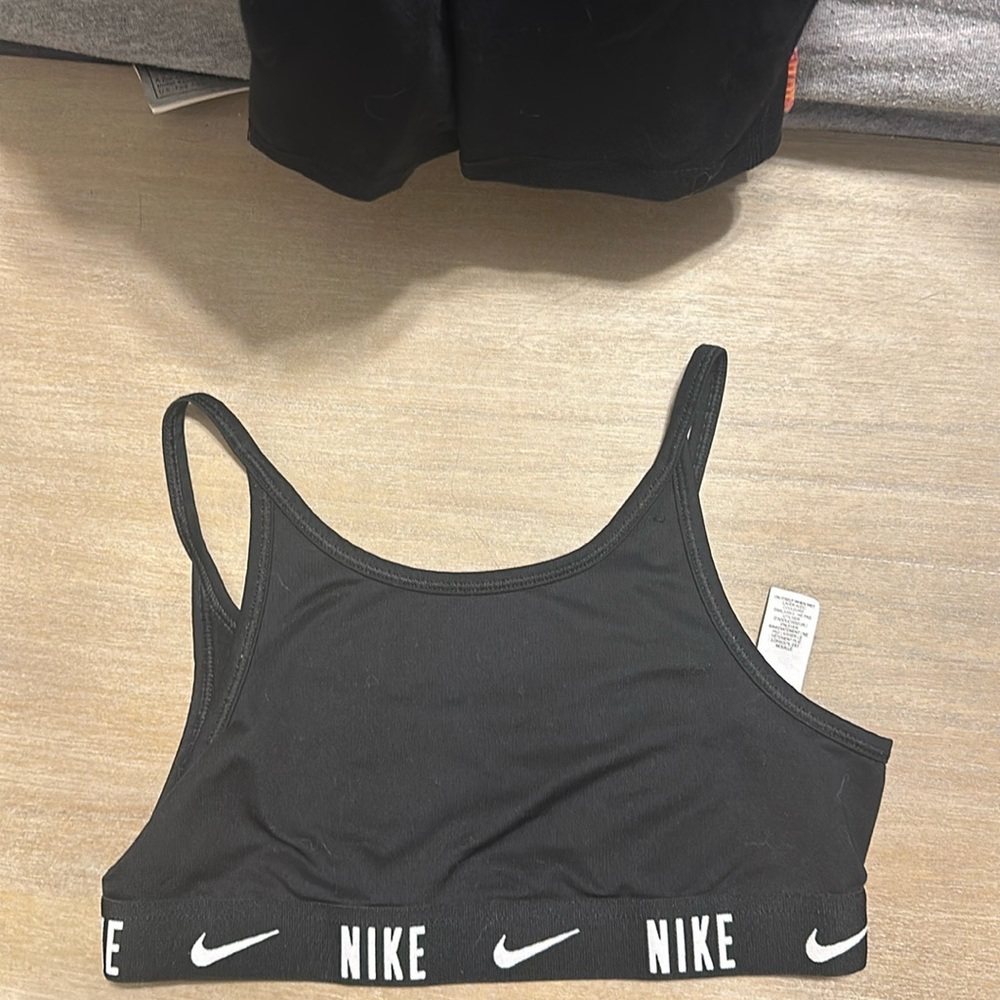 Nike youth small